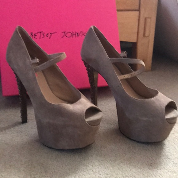 Betsey Johnson platform high heels - Picture 2 of 2